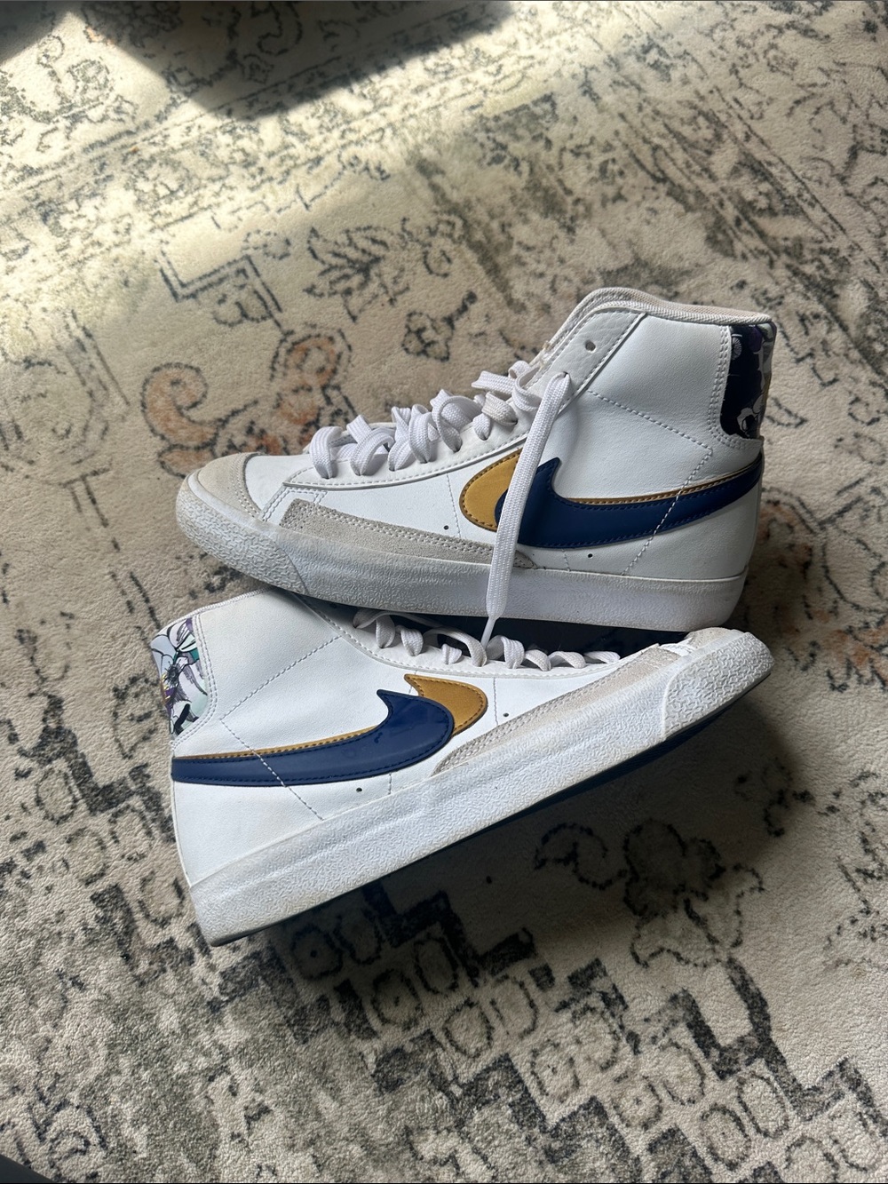 BLAZER MID '77 SE GS 'DOUBLE SWOOSH - WHITE GOLD BLUE VOID' - Size 6Y